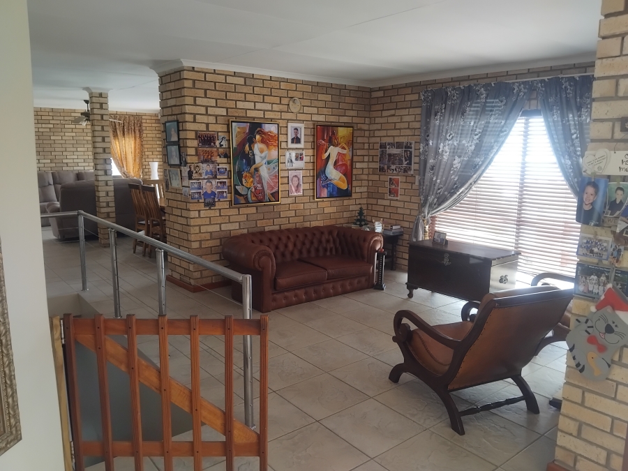 6 Bedroom Property for Sale in Wavecrest Eastern Cape